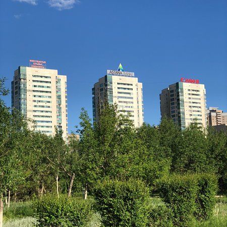 Bauyrzhan Momyshuly Park